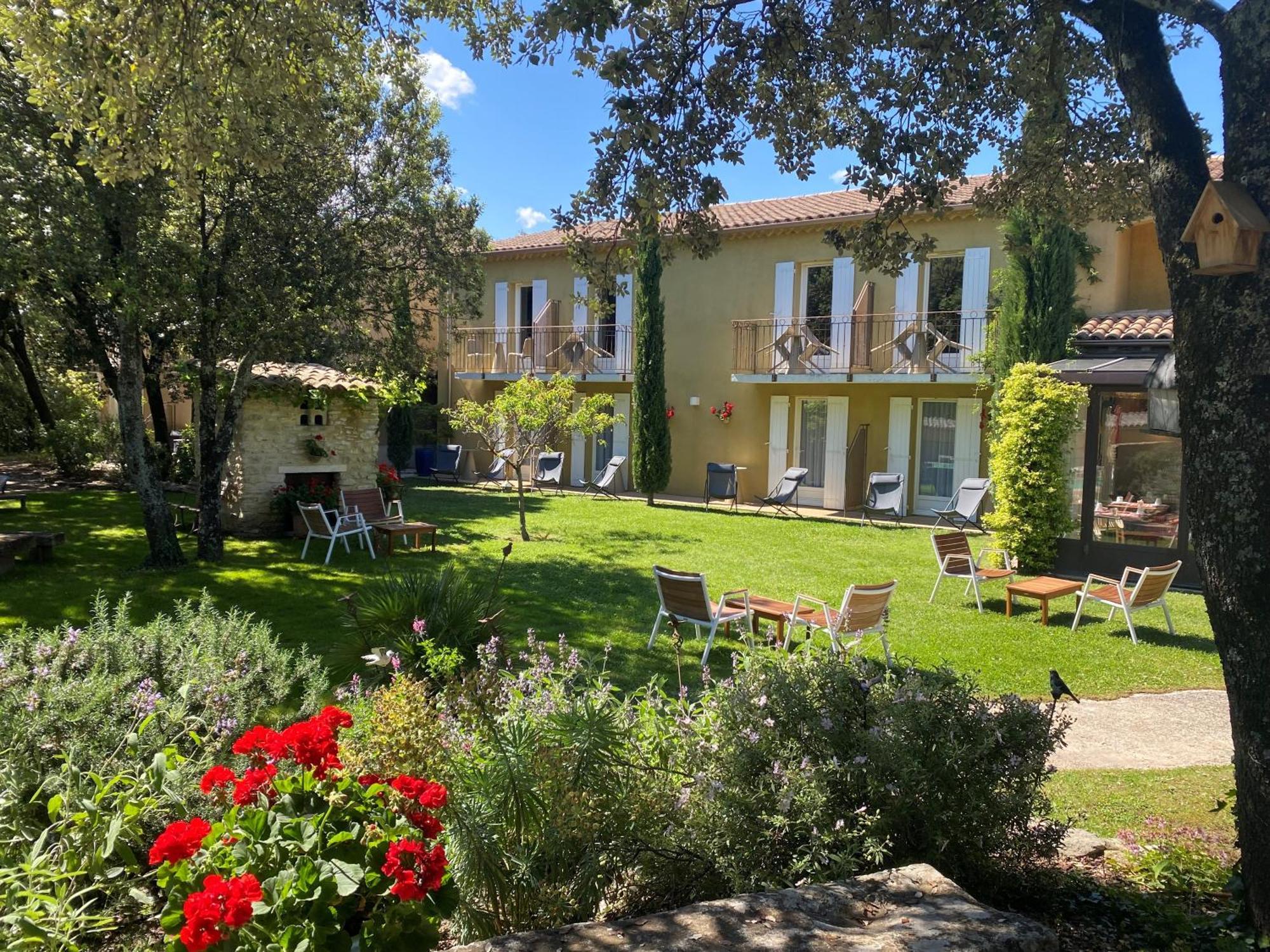 Logis La Bastide De Grignan Hotel & Restaurant "La Chenaie" Екстер'єр фото