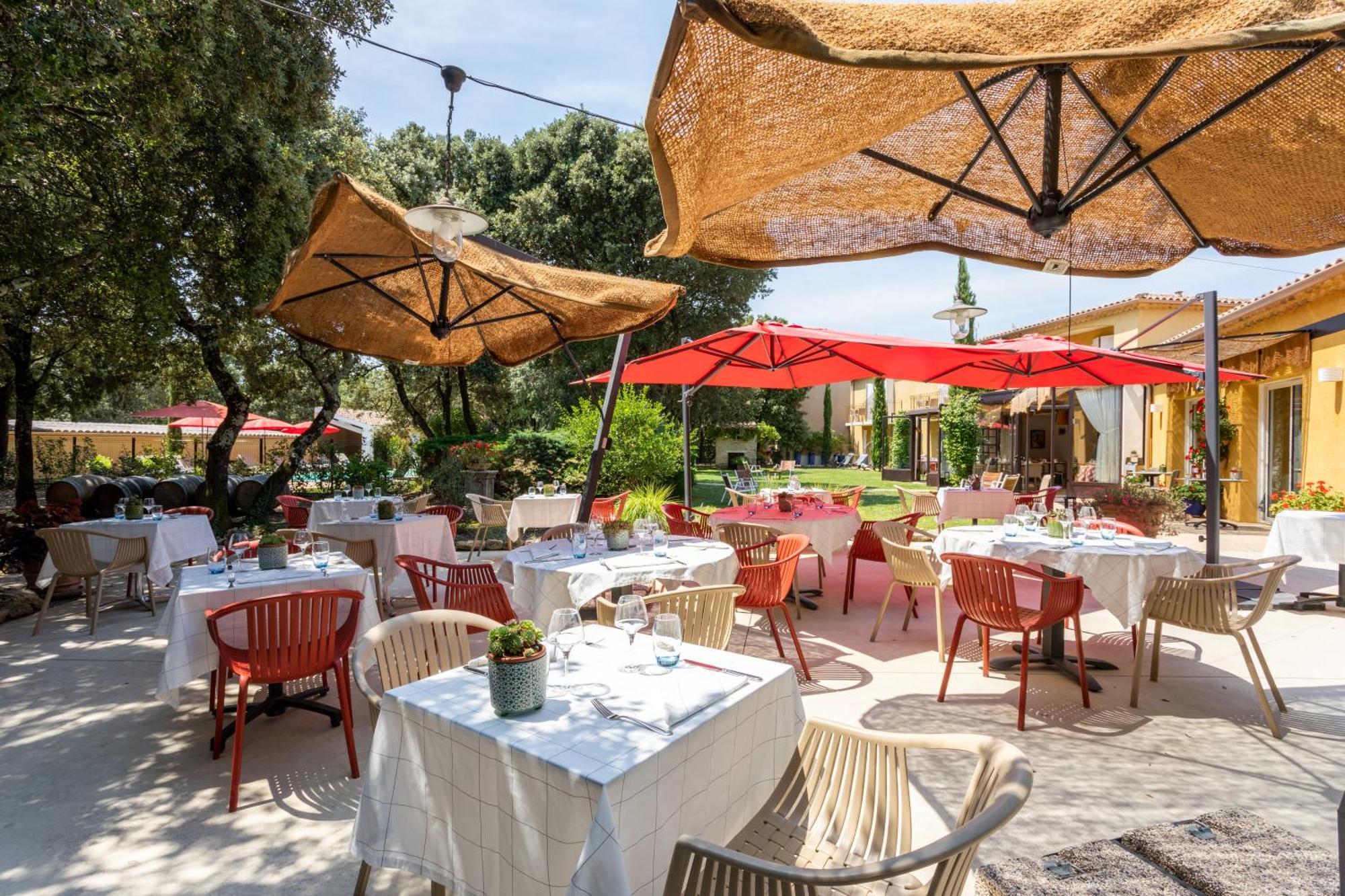 Logis La Bastide De Grignan Hotel & Restaurant "La Chenaie" Екстер'єр фото