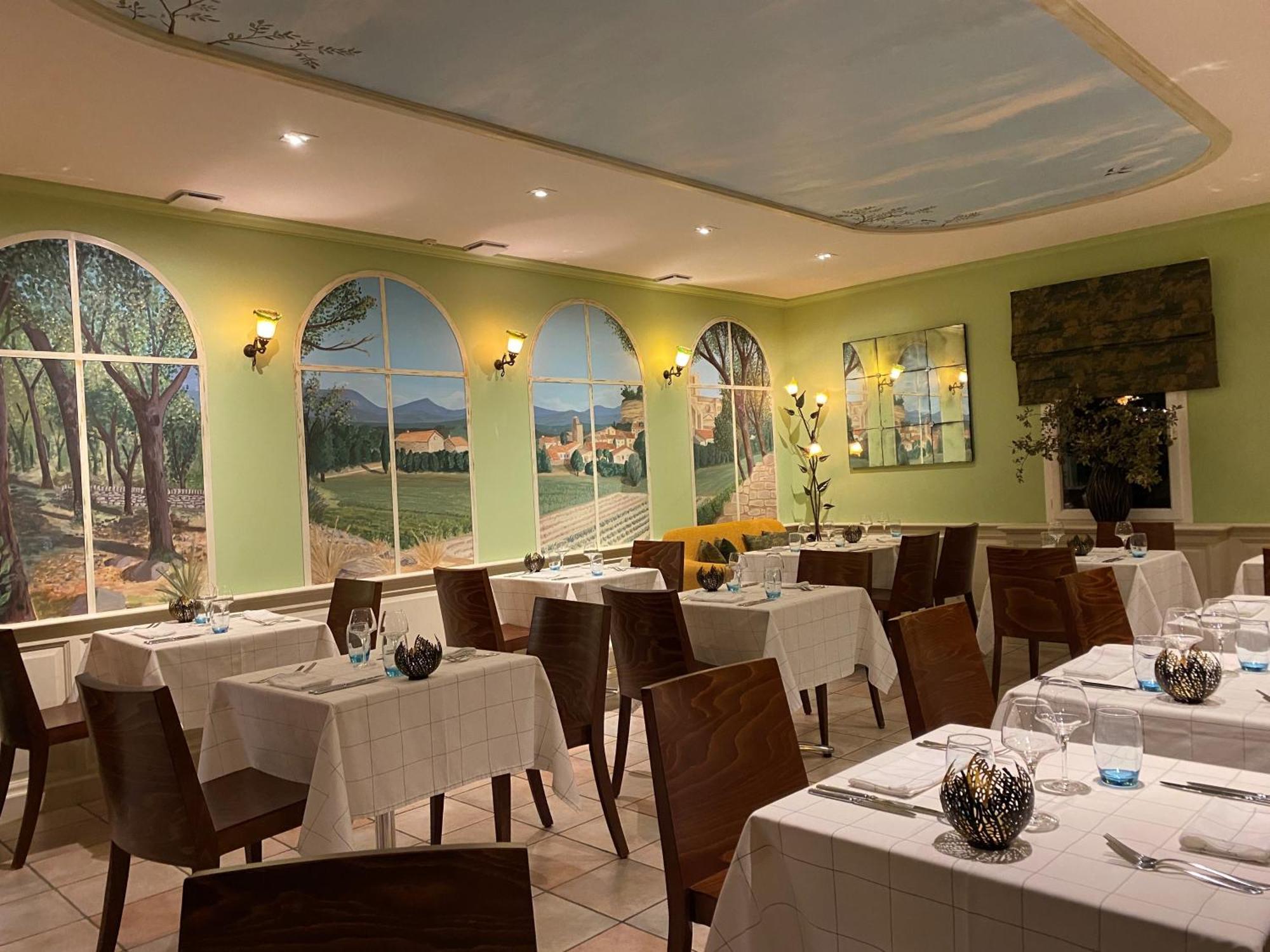 Logis La Bastide De Grignan Hotel & Restaurant "La Chenaie" Екстер'єр фото